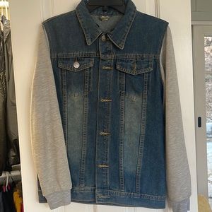 Jean jacket with cloth sleeve